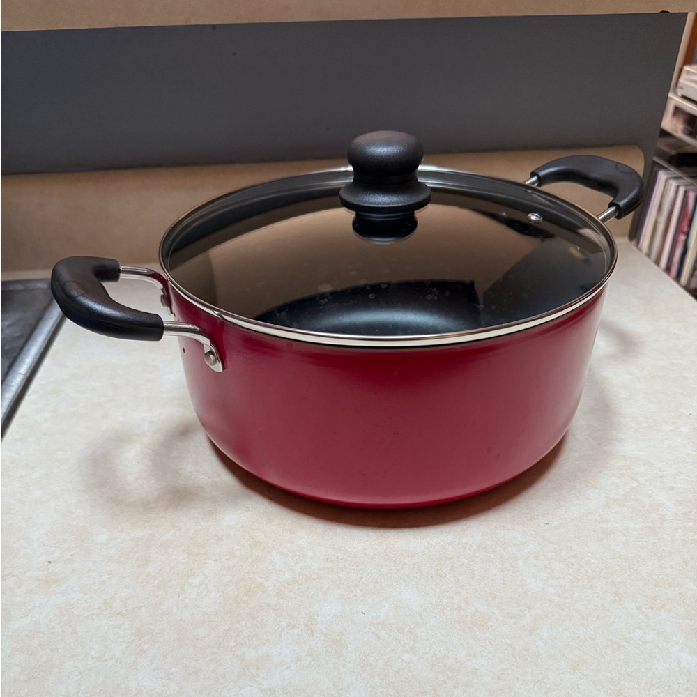 Red cooking pot 8 quart